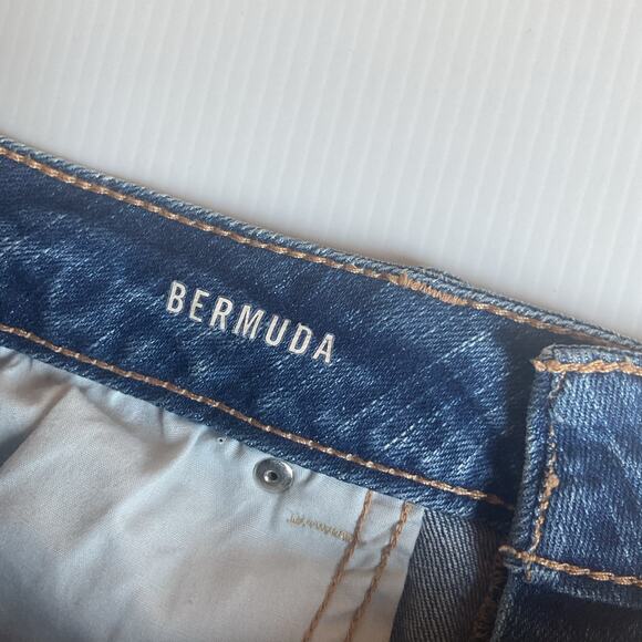 Aeropostale Pretty Little Liars Distressed Bermuda Denim Women’s Sz 2 Jorts - Picture 5 of 7